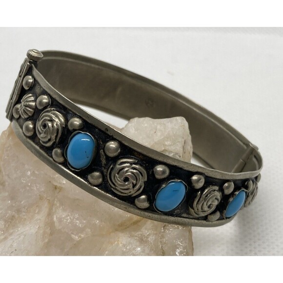 Vintage Alp Italy Bangle Bracelet Blue Accent Pin Closure Repousse Flower Design - Picture 1 of 10